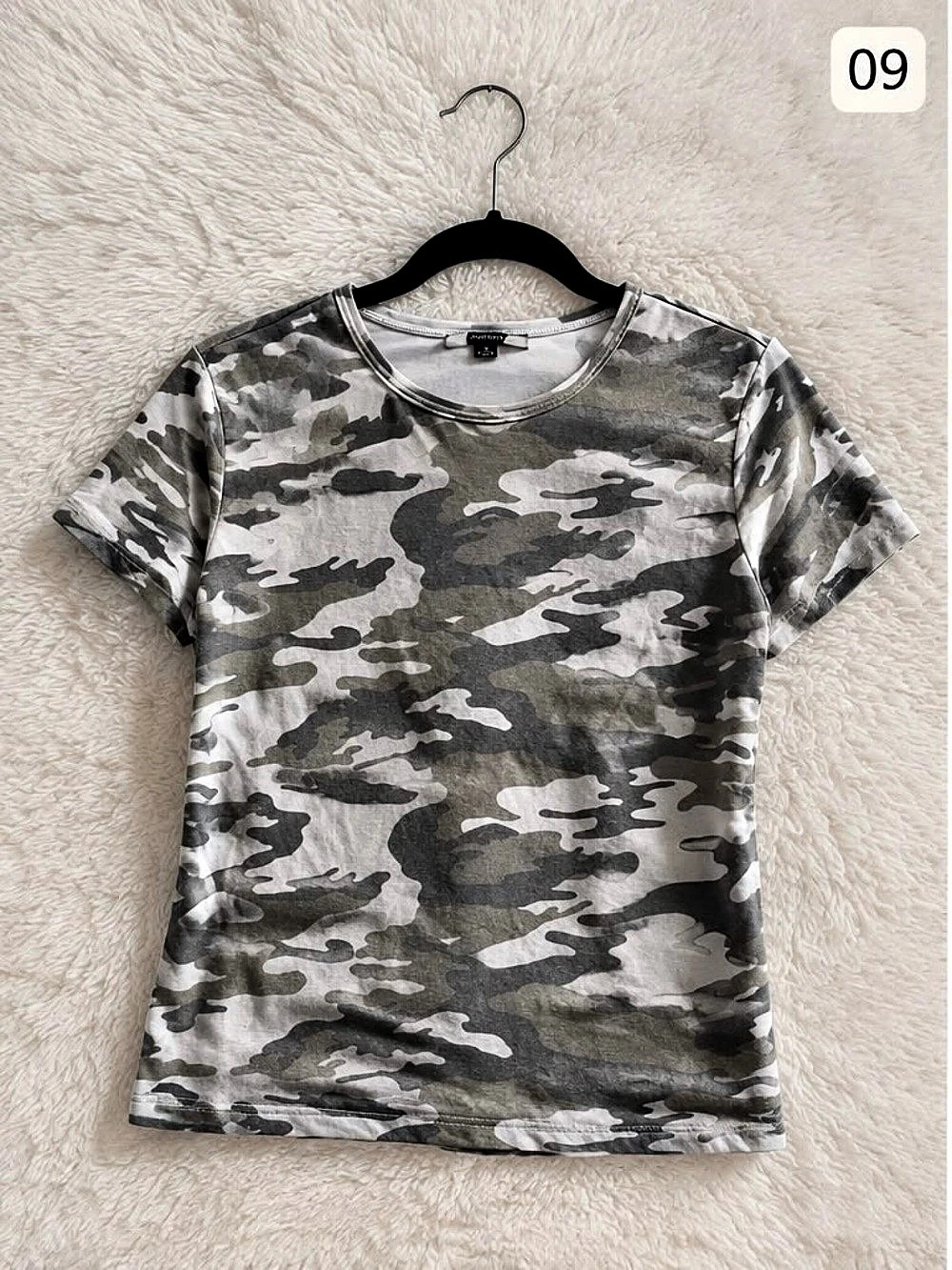 Forever 21 Camo Short Sleeve Tee in Gray & Green Size Medium